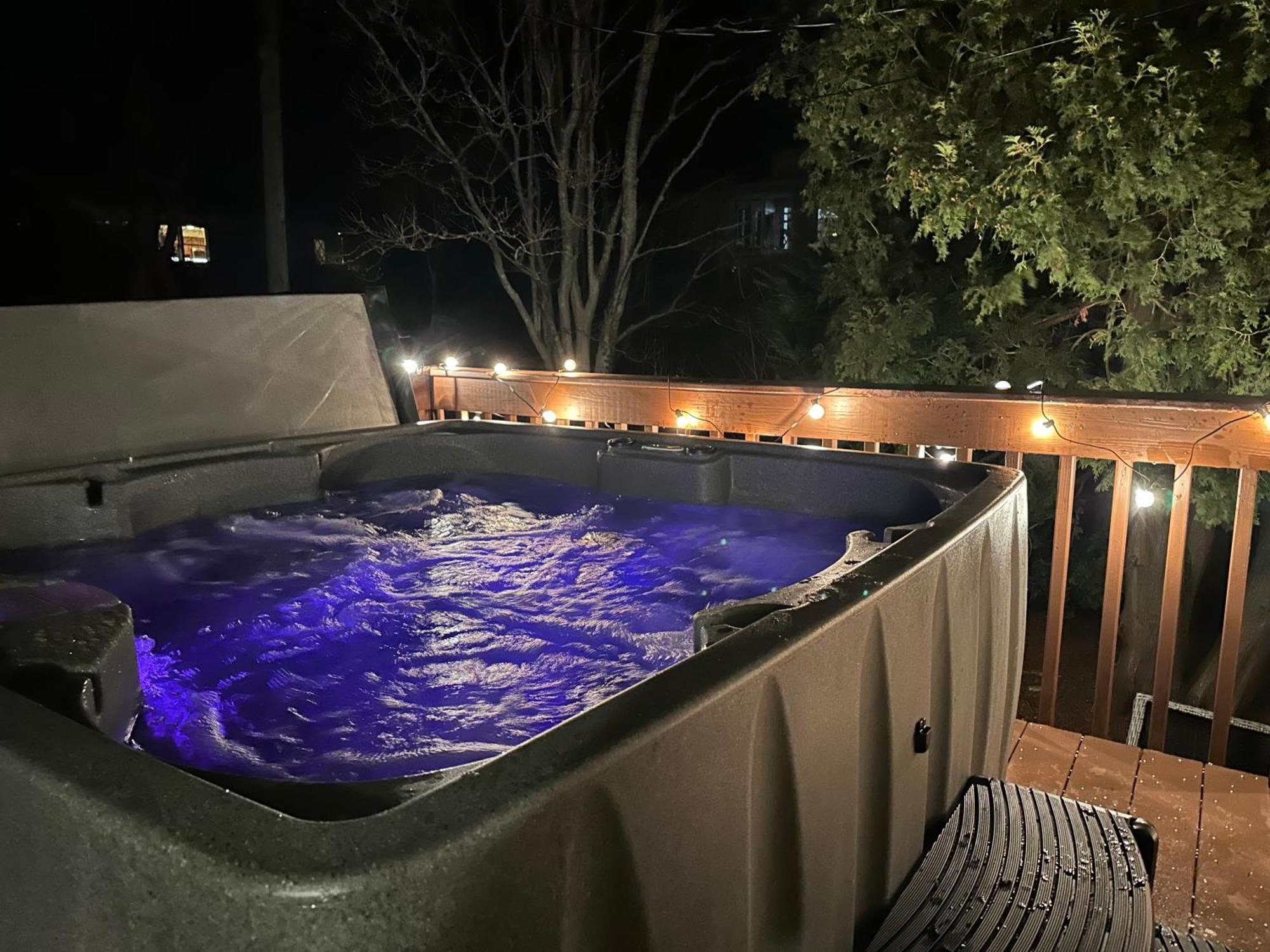 Hot Tub, Electric Bikes, Solo Stove, Projector, Smores Marblehead Esterno foto