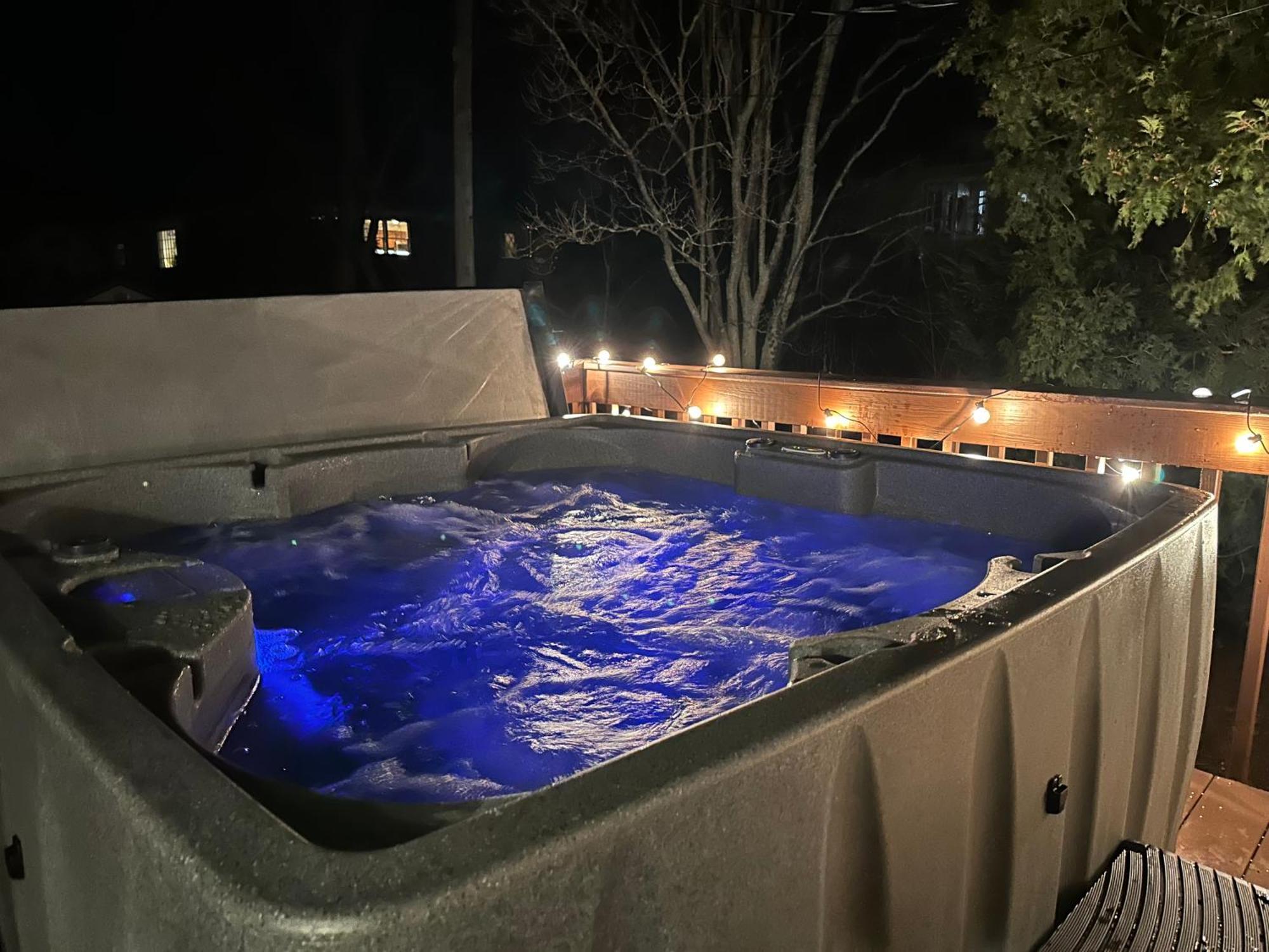 Hot Tub, Electric Bikes, Solo Stove, Projector, Smores Marblehead Esterno foto