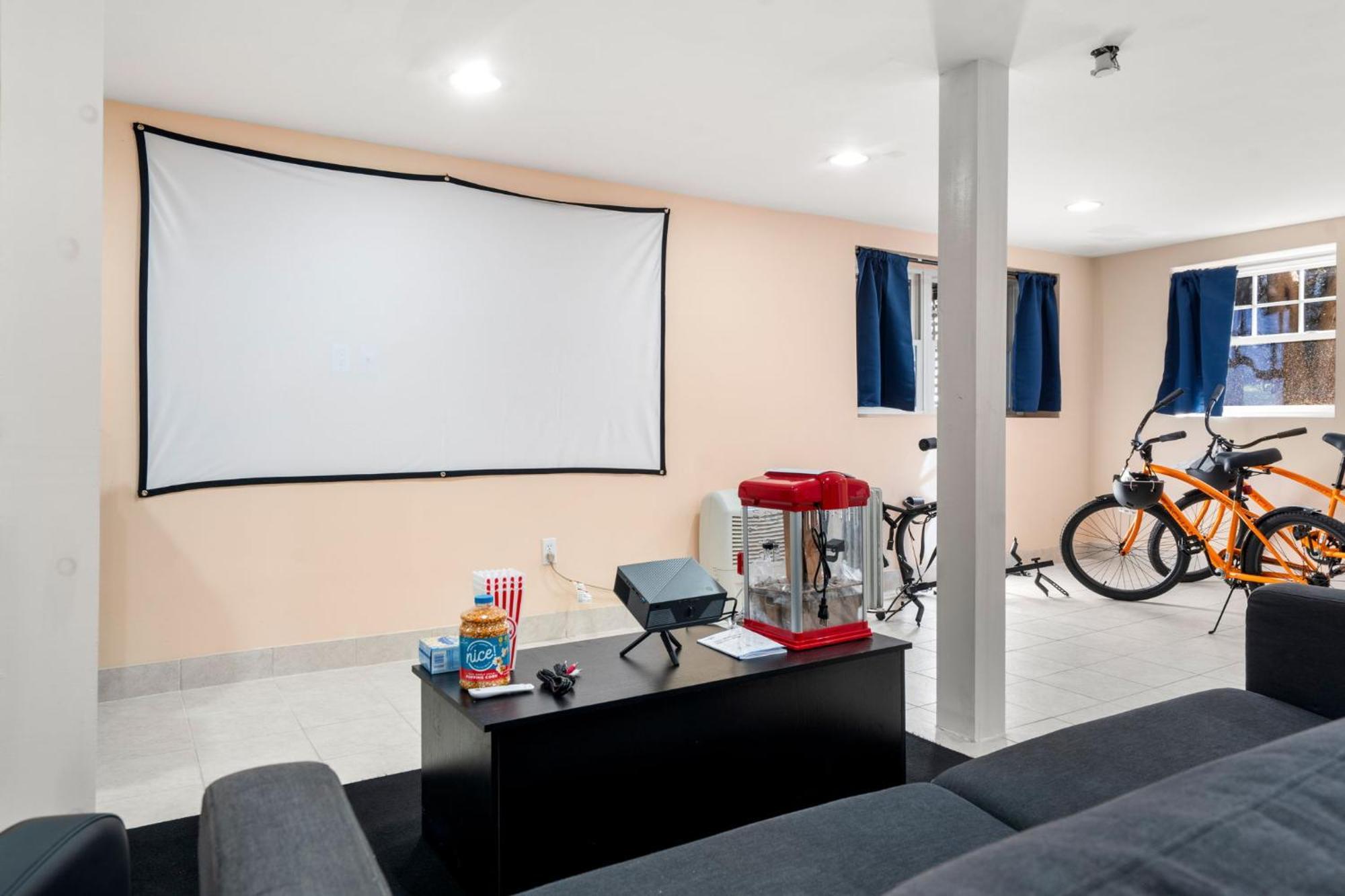 Hot Tub, Electric Bikes, Solo Stove, Projector, Smores Marblehead Esterno foto