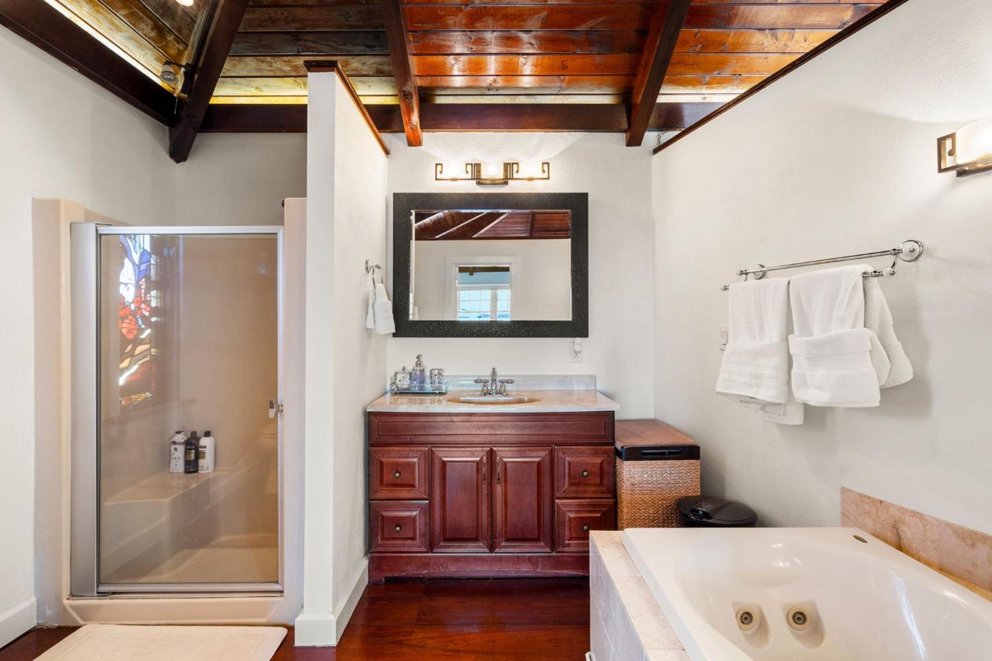 Hot Tub, Electric Bikes, Solo Stove, Projector, Smores Marblehead Esterno foto